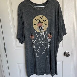 Halloween Skeleton Graphic Oversized T-Shirt. Size 2X.